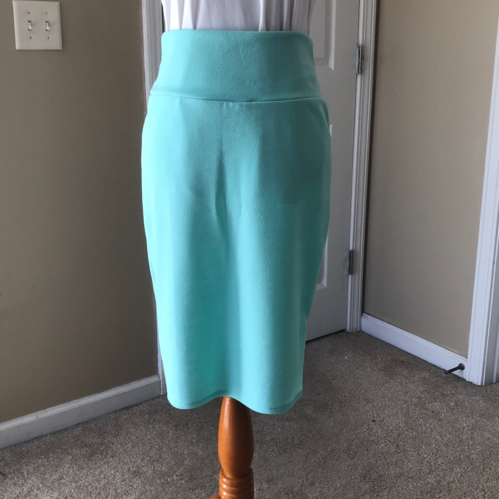 Small Solid Mint LuLaRoe Cassie